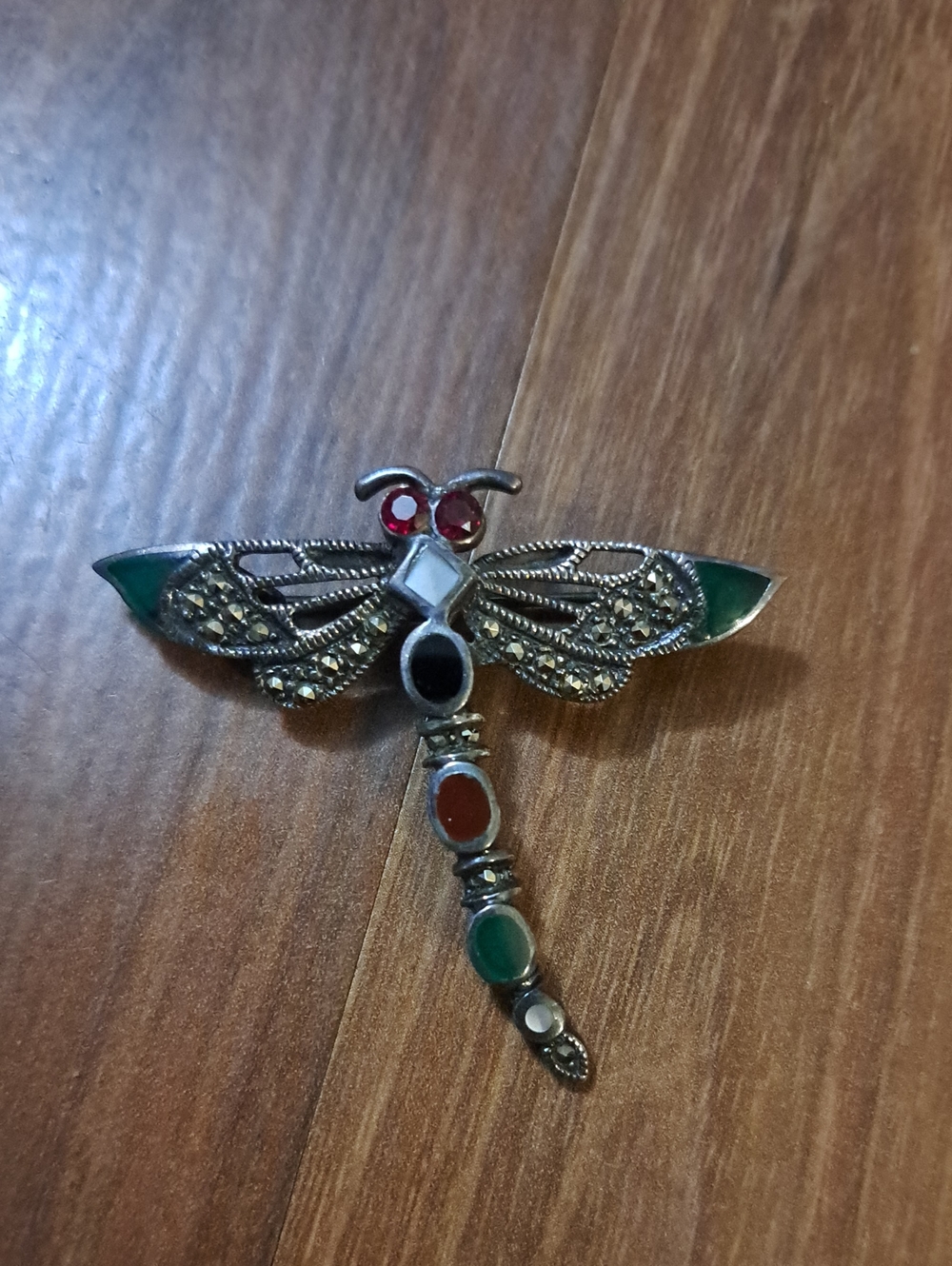 Vintage-Inspired Dragonfly Brooch with Green and Red Accents